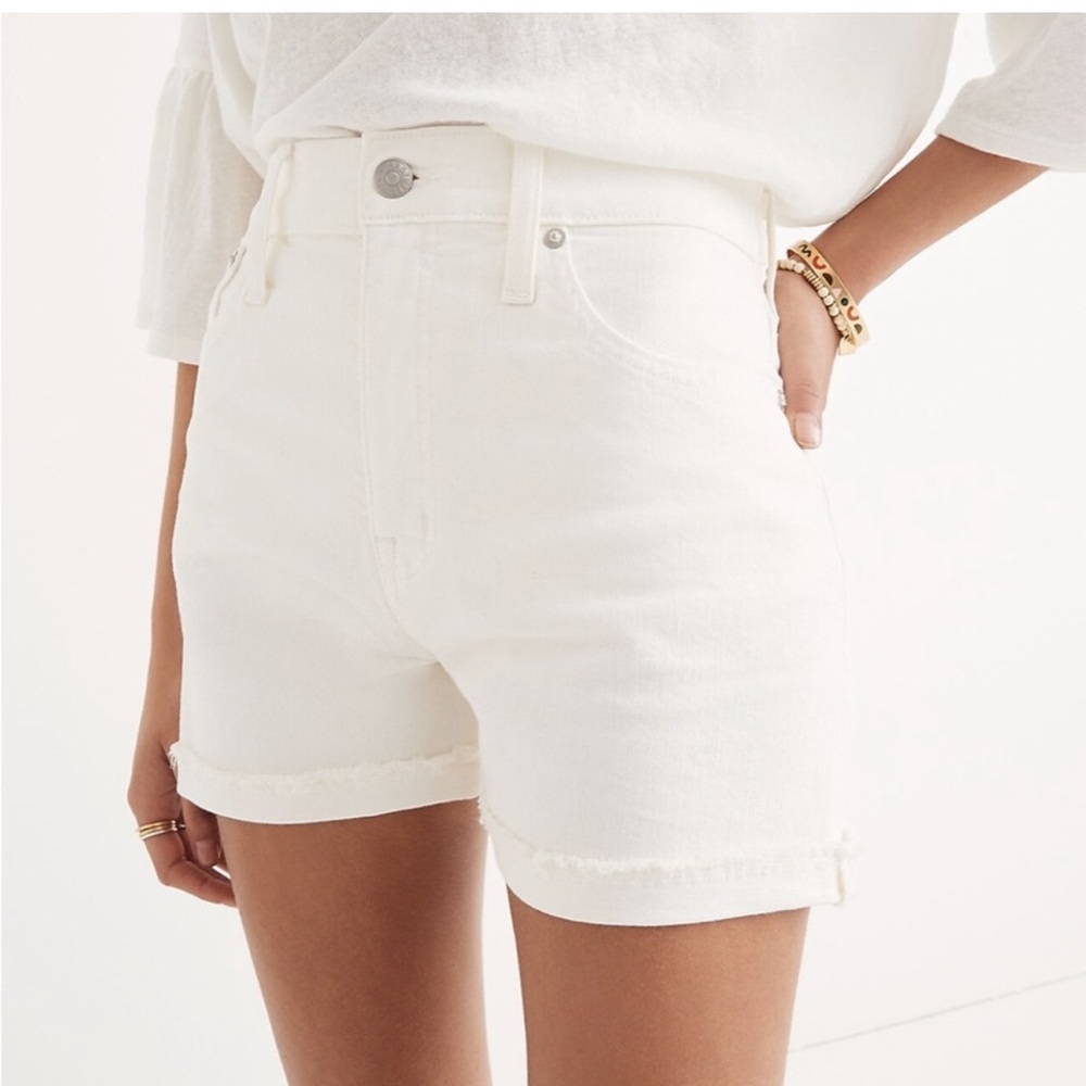 Madewell High-Rise Raw Hem Tile White Denim Shorts
Size 32
